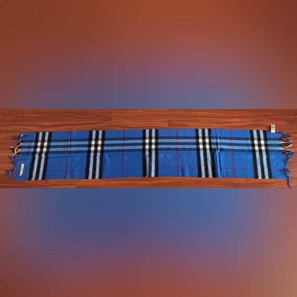 Burberry 100% Cashmere Blue Checkered Scarf - Picture 4 of 5